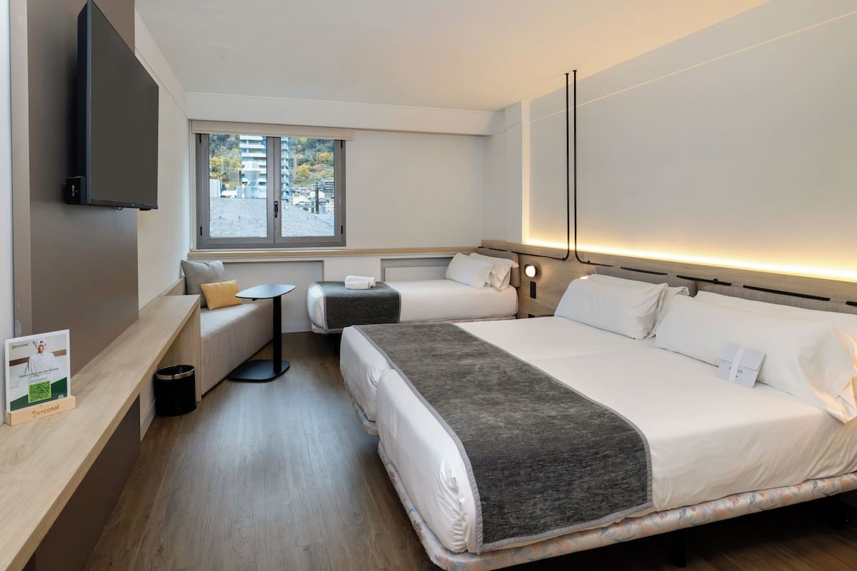 Classic Triple Room | Minibar, in-room safe, desk, laptop workspace