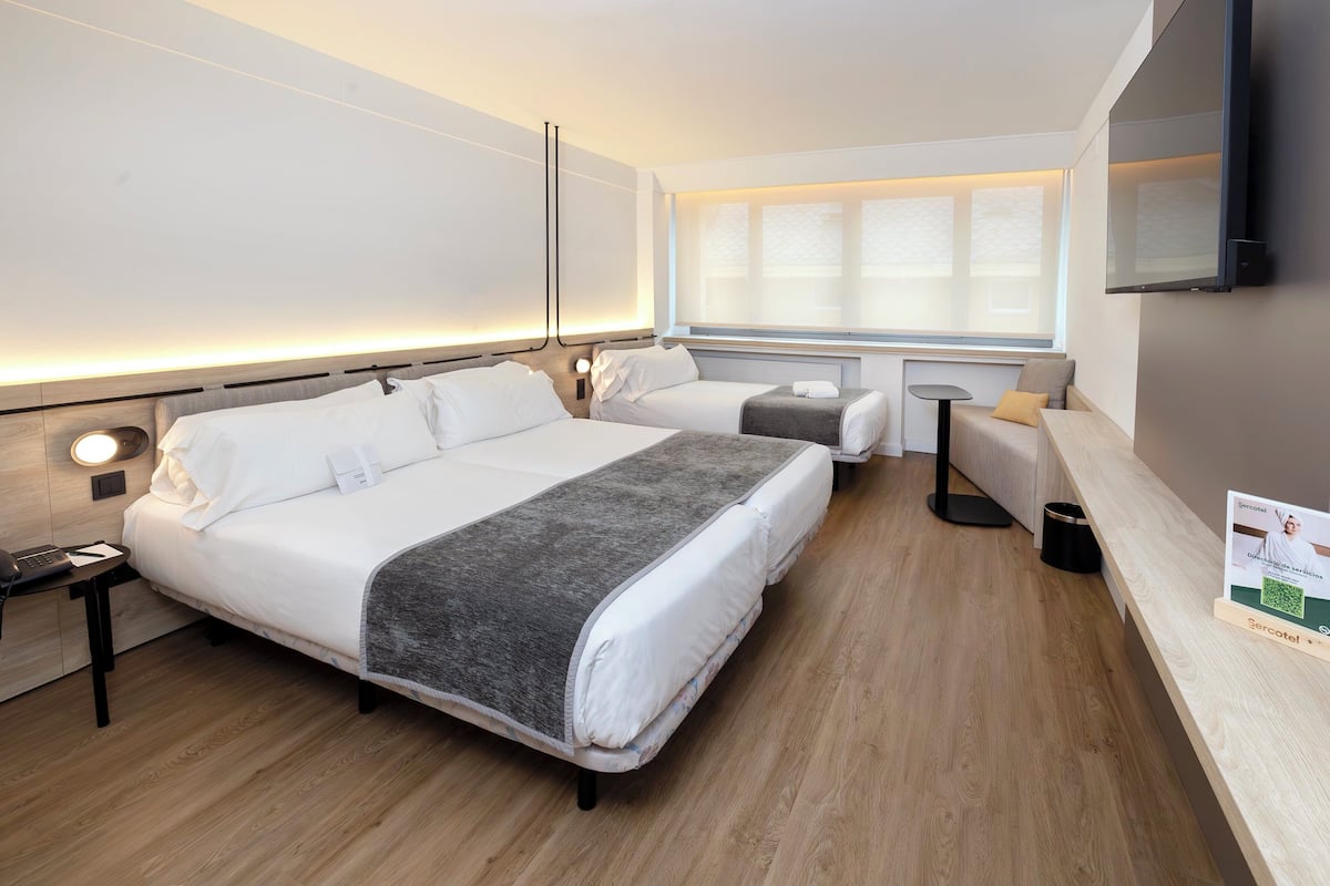 standard room, 3 single beds | minibar, in-room safe, desk, laptop workspace