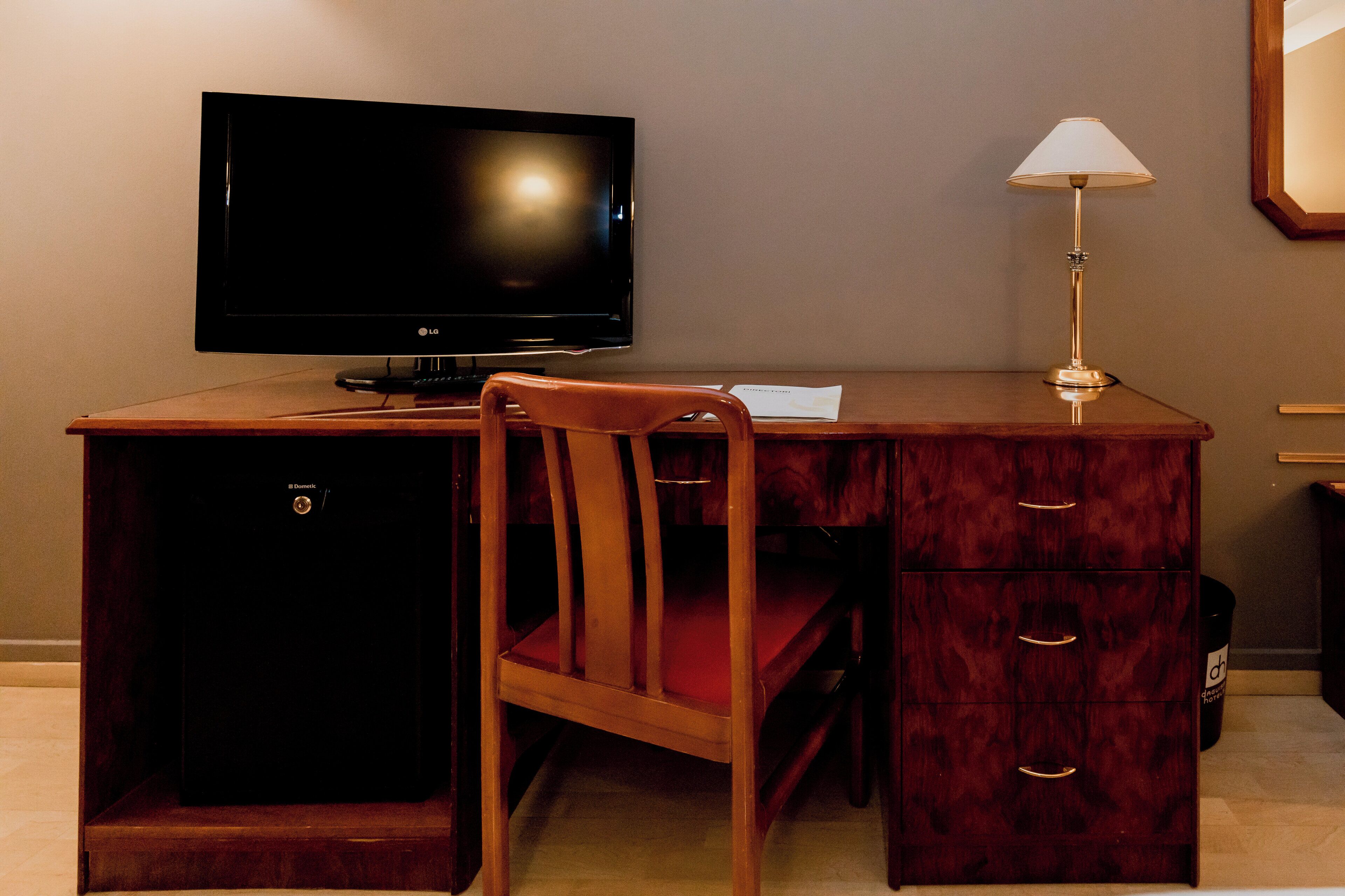 minibar, in-room safe, desk, laptop workspace