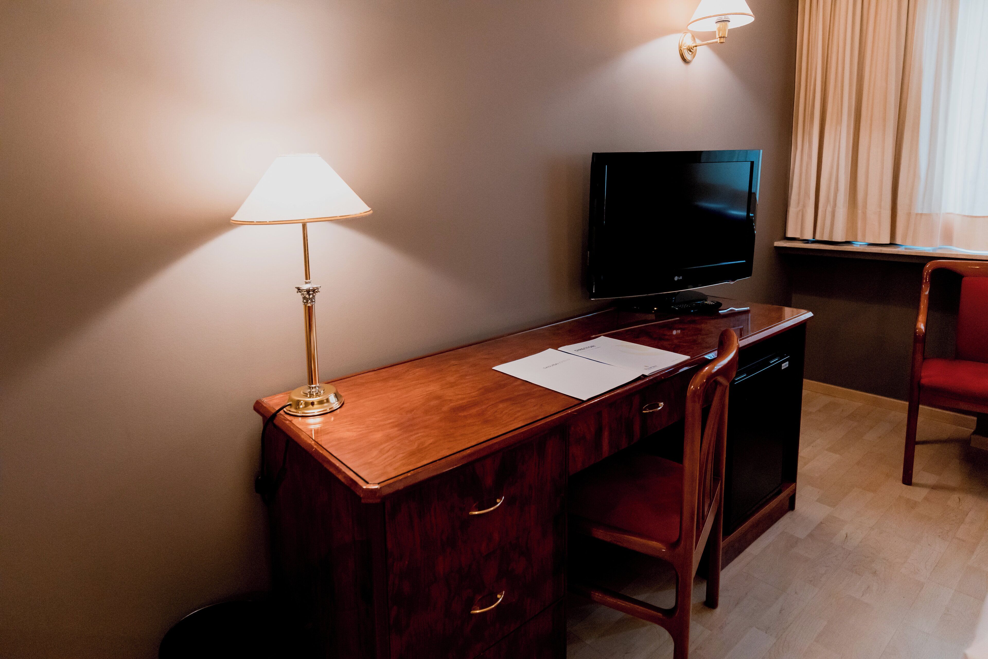 minibar, in-room safe, desk, laptop workspace