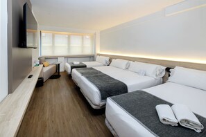 Quadruple Room | Minibar, in-room safe, desk, laptop workspace - Sercotel Delfos Andorra (Escaldes-Engordany)