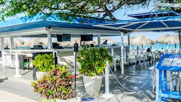 بار على الشاطئ
