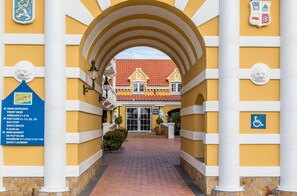 Property entrance - Amsterdam Manor Beach Resort (Noord)