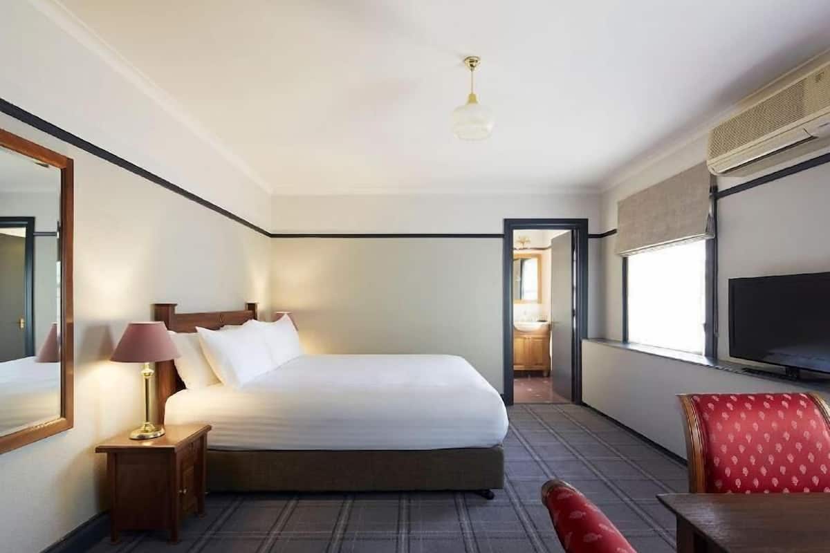 In-room safe, individually decorated, individually furnished, desk