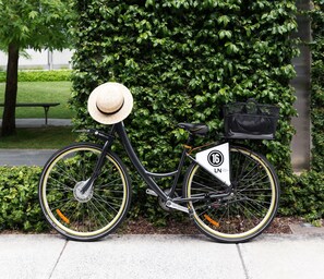 Bicycling - Brassey Hotel (Barton)