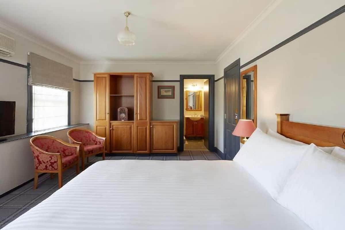 In-room safe, individually decorated, individually furnished, desk