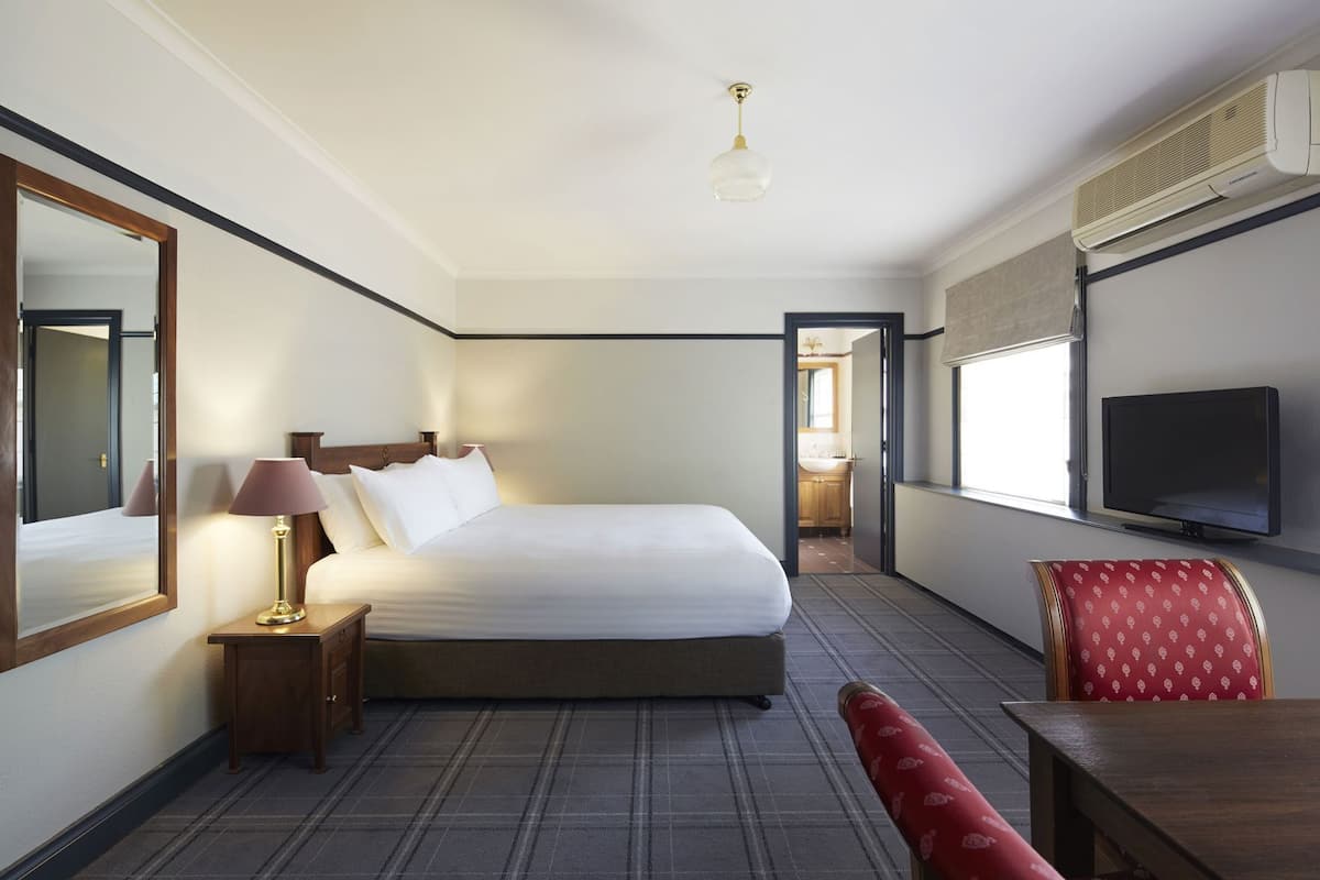 In-room safe, individually decorated, individually furnished, desk