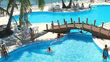 Outdoor pool, free pool cabanas, pool umbrellas