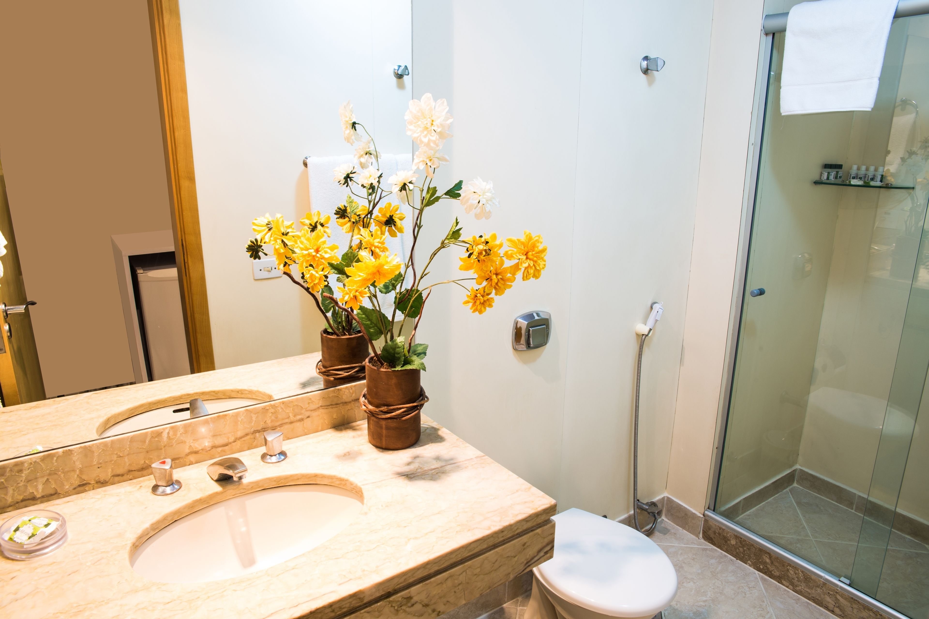 shower, rainfall showerhead, free toiletries, hair dryer