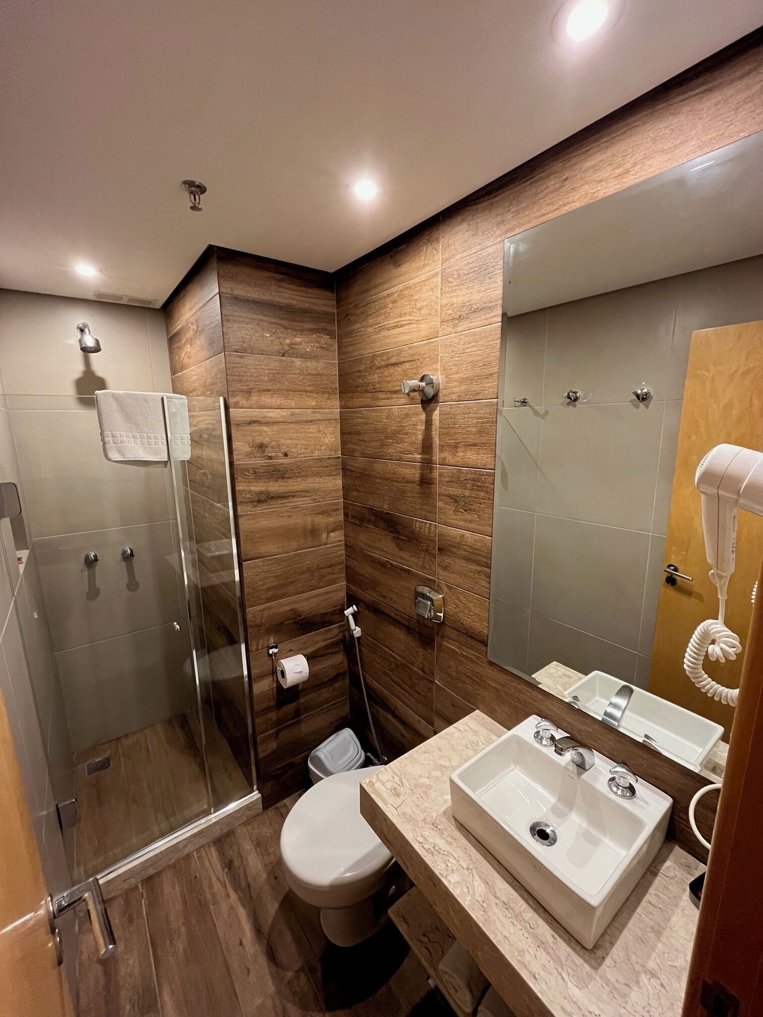 shower, rainfall showerhead, free toiletries, hair dryer