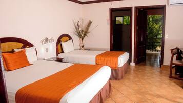 Junior Triple Room | 1 bedroom, hypo-allergenic bedding, in-room safe, desk