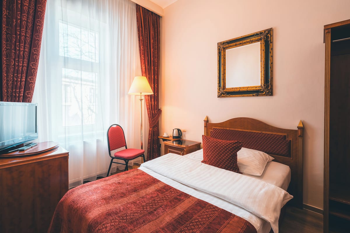 Tek Kişilik Oda | Minibar, odada kasa, masa, ücretsiz kablosuz İnternet 