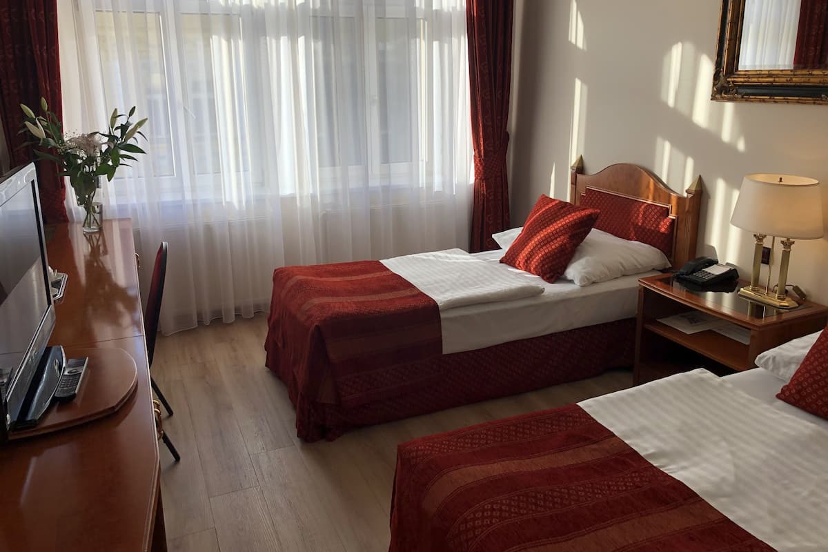 Frigobar, cofres nos quartos, individualmente decorados, escrivaninha