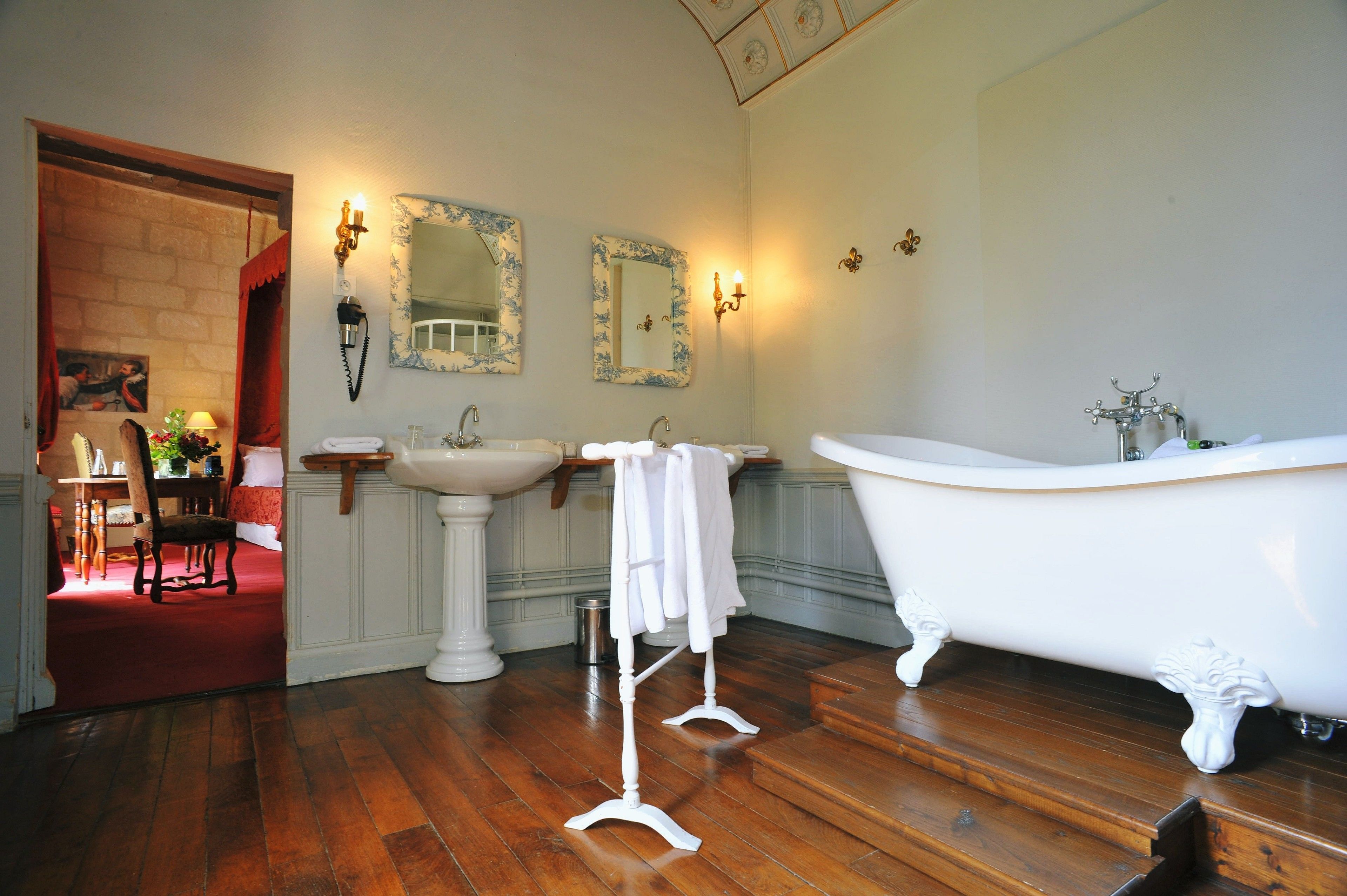 luxury double room | premium bedding, individually decorated, desk, soundproofing