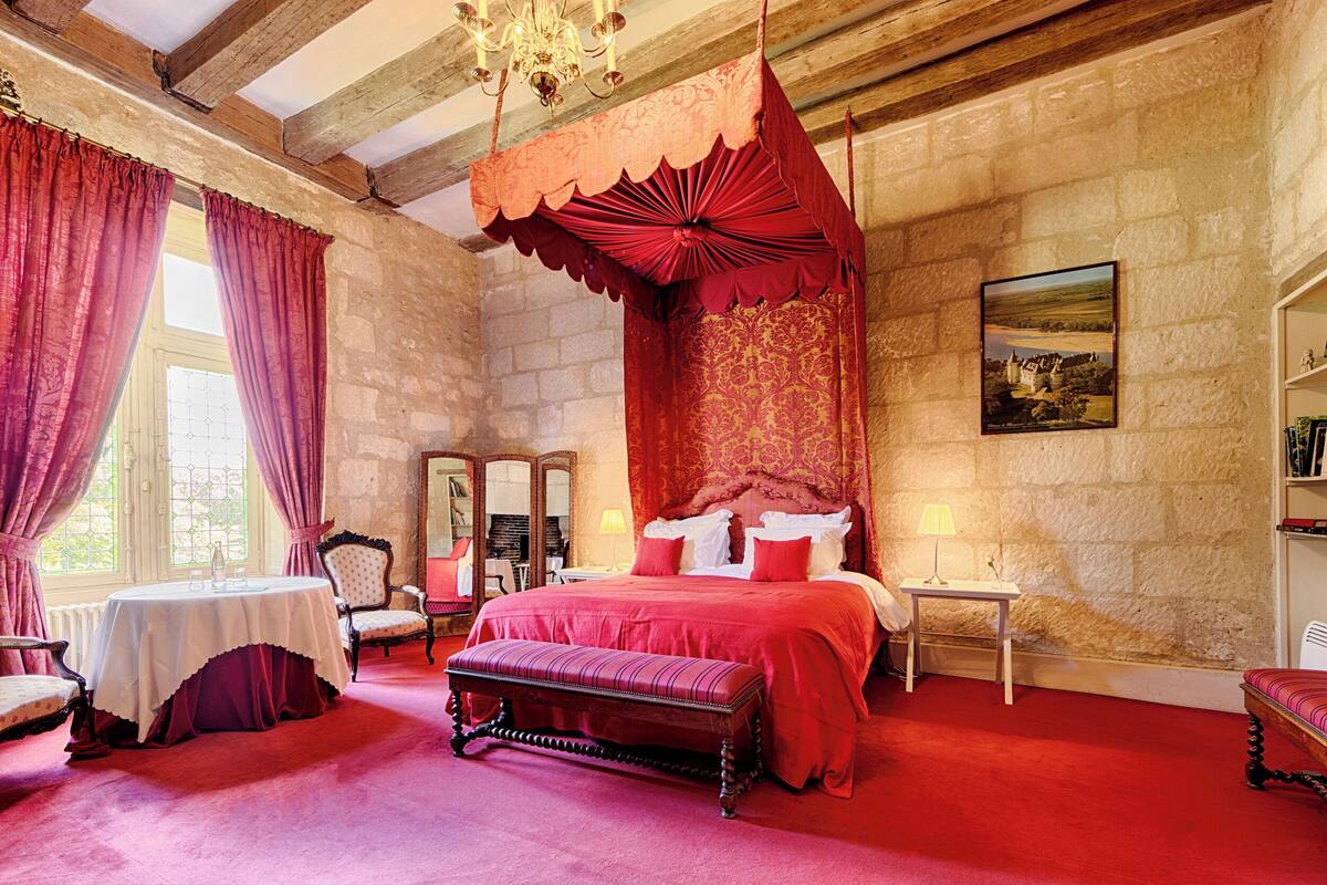 Luxury Double Room | Premium bedding, desk, soundproofing, iron/ironing board (on request)