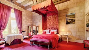 Luxe tweepersoonskamer | Luxe beddengoed, individueel gedecoreerd, een bureau, geluiddichte muren