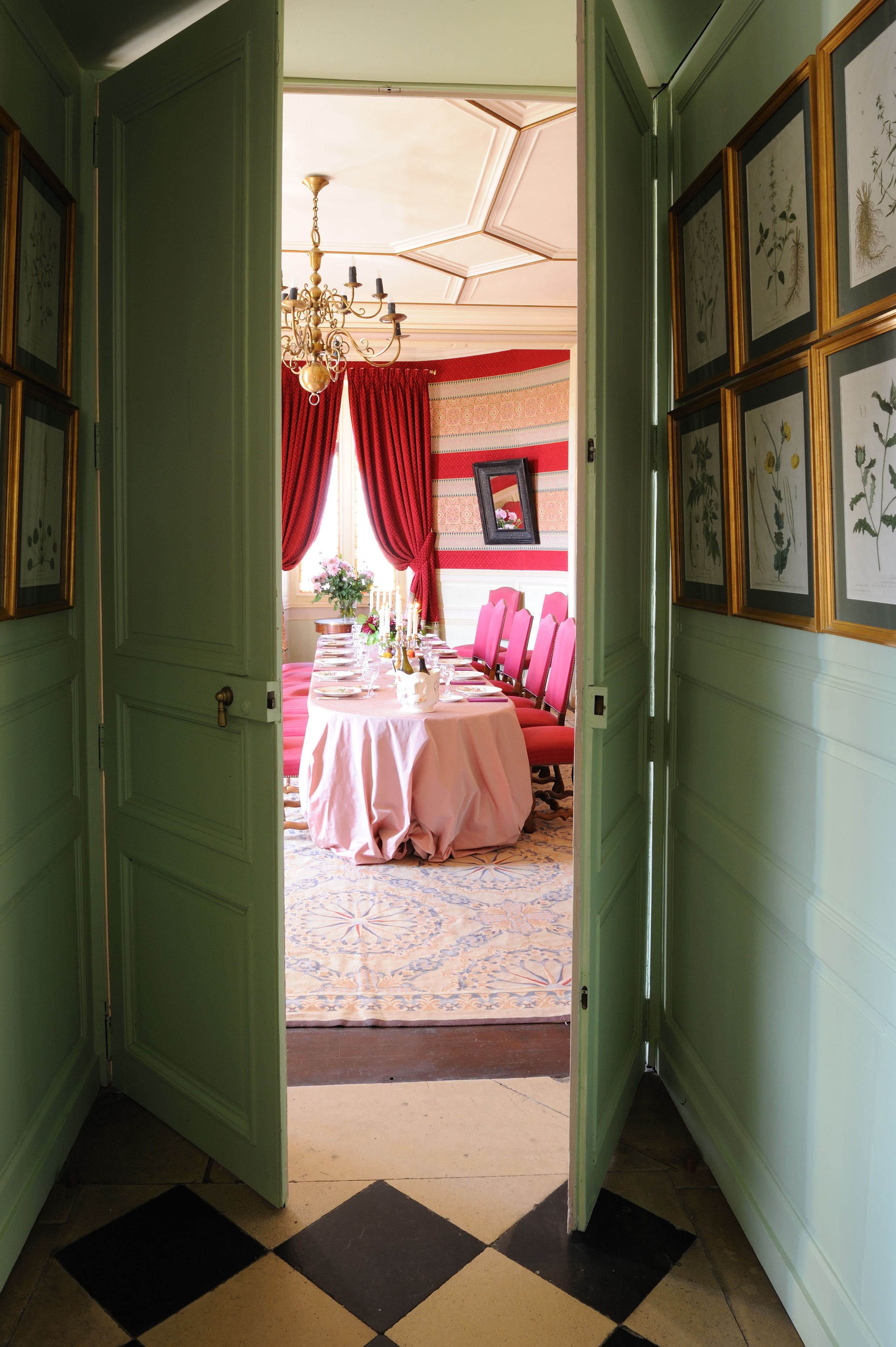 breakfast and dinner served, french cuisine