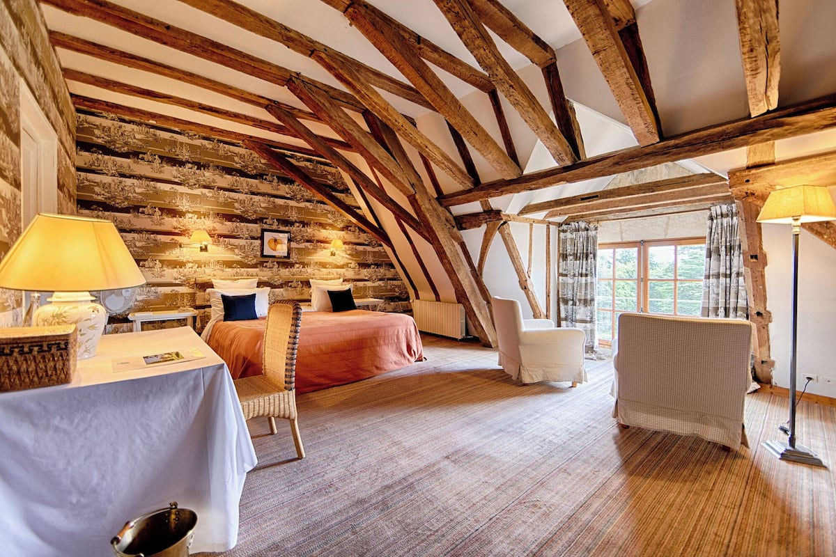 pavillon classic room | premium bedding, individually decorated, desk, soundproofing