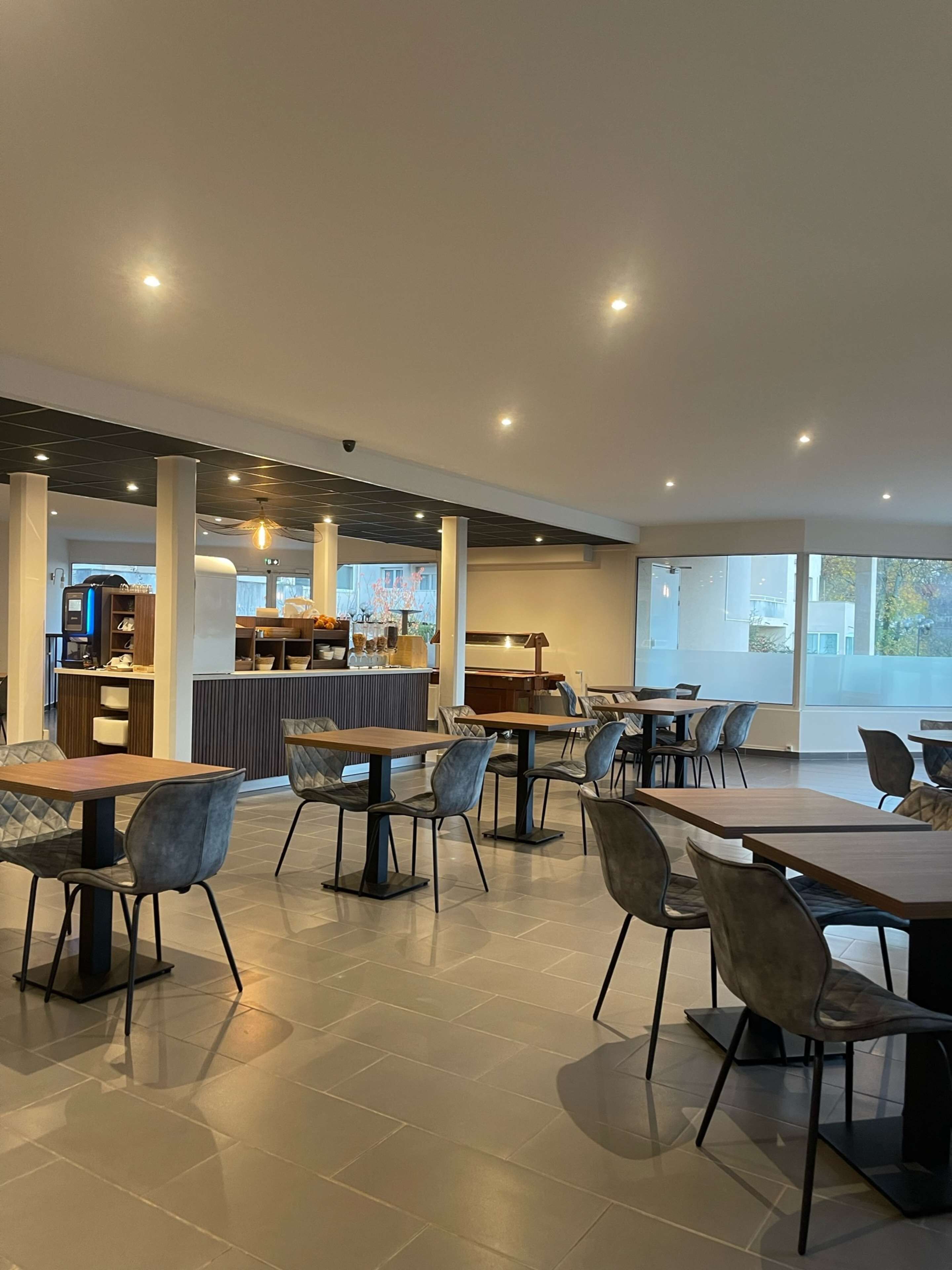 Café da manhã com buffet todos os dias (EUR 11.95 por pessoa) 