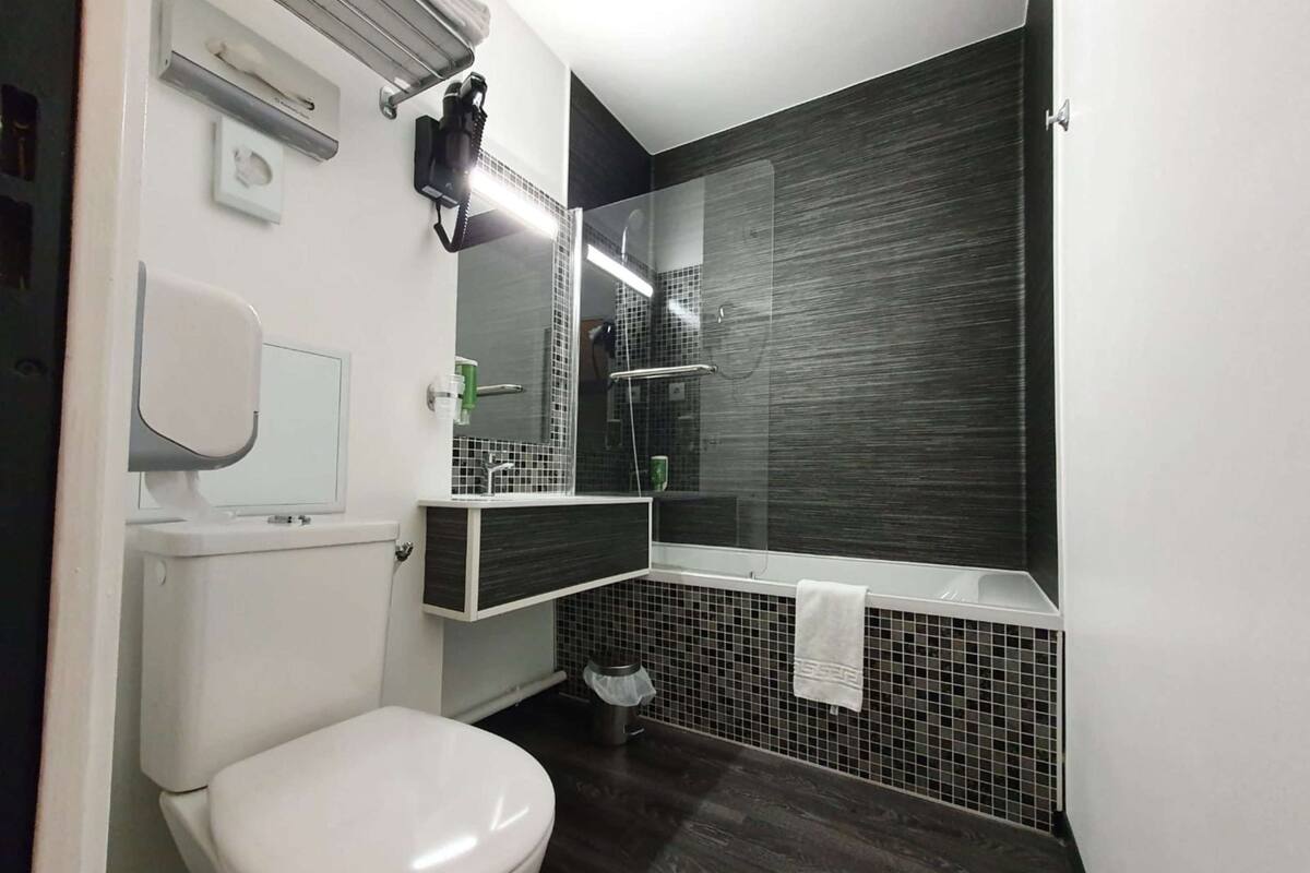 eco-friendly toiletries, hair dryer, towels