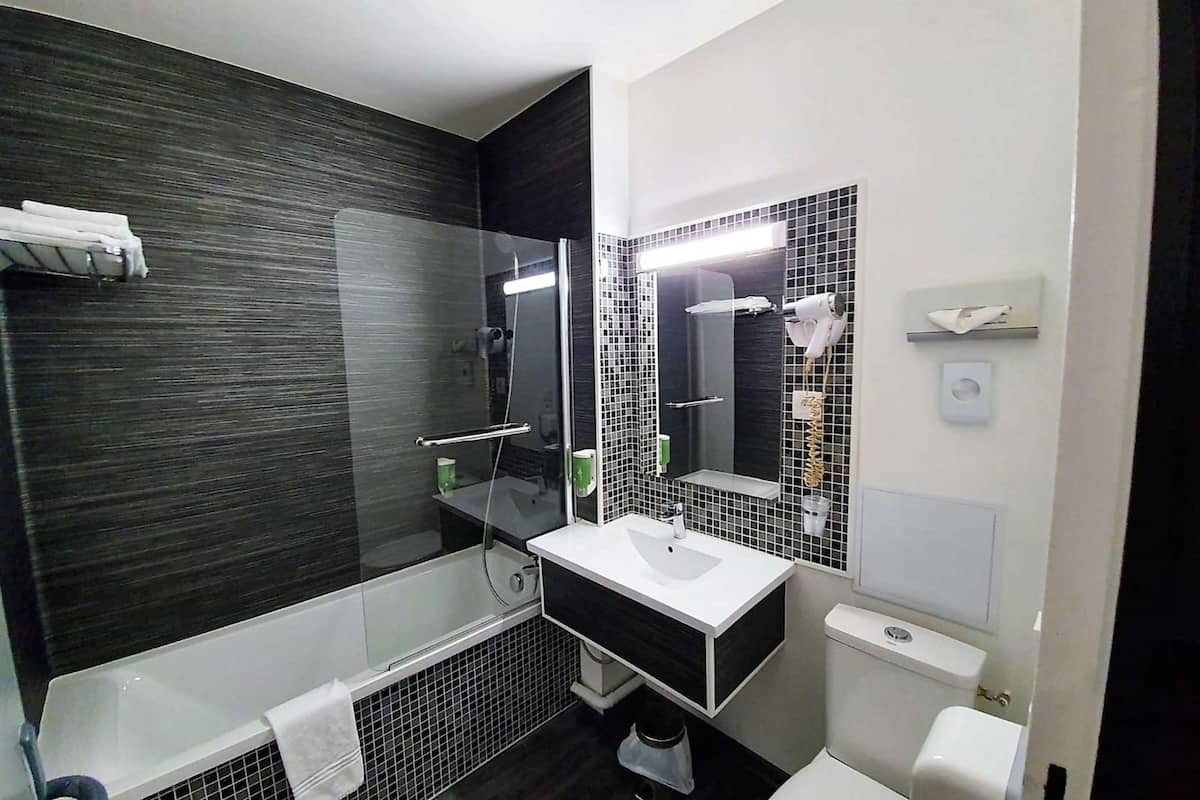 eco-friendly toiletries, hair dryer, towels