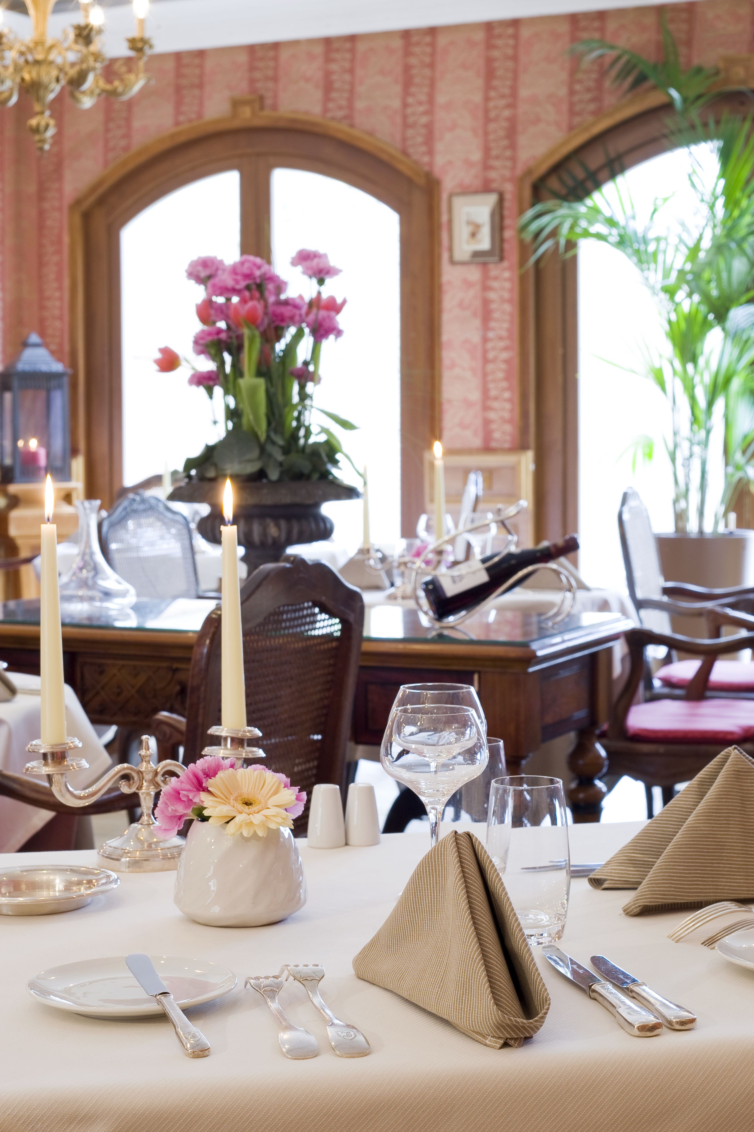 breakfast, lunch, dinner served; garden views