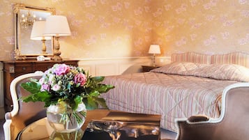 Classic Room | 1 bedroom, in-room safe, desk, soundproofing