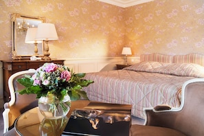 Chambre Classique | 1 chambre, coffres-forts dans les chambres, bureau