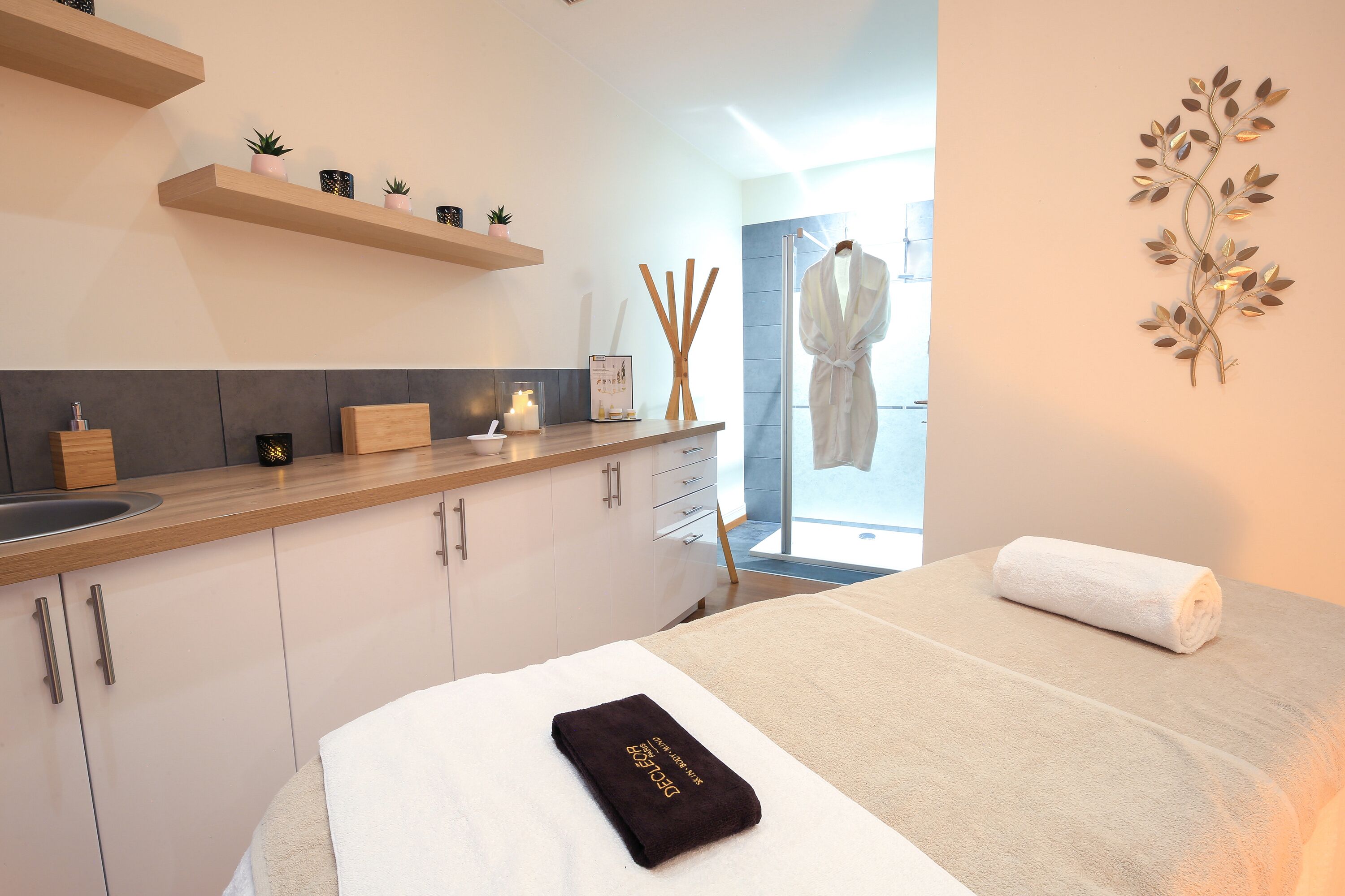 sauna, steam room, body treatments, facials, 2 treatment rooms, massages