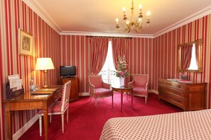 1 bedroom, in-room safe, desk, soundproofing - Hôtel Château de l'Ile (Ostwald)