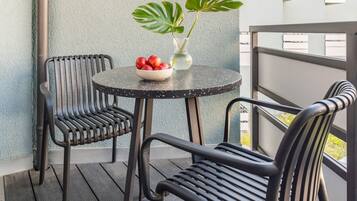 Medium Room with Balcony | 露台