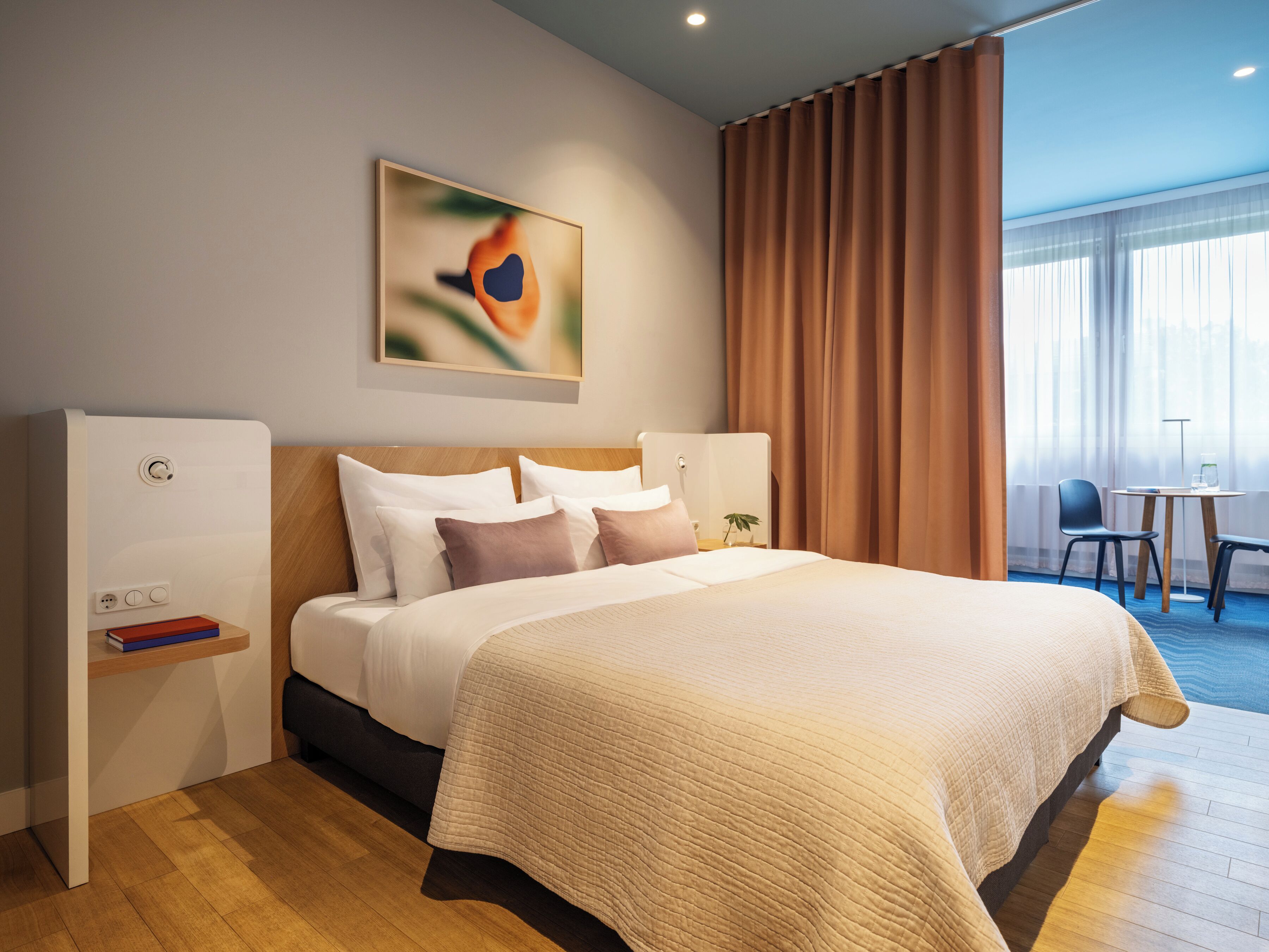 Large Room with Sofa Bed | Hochwertige Bettwaren, Zimmersafe, Schreibtisch