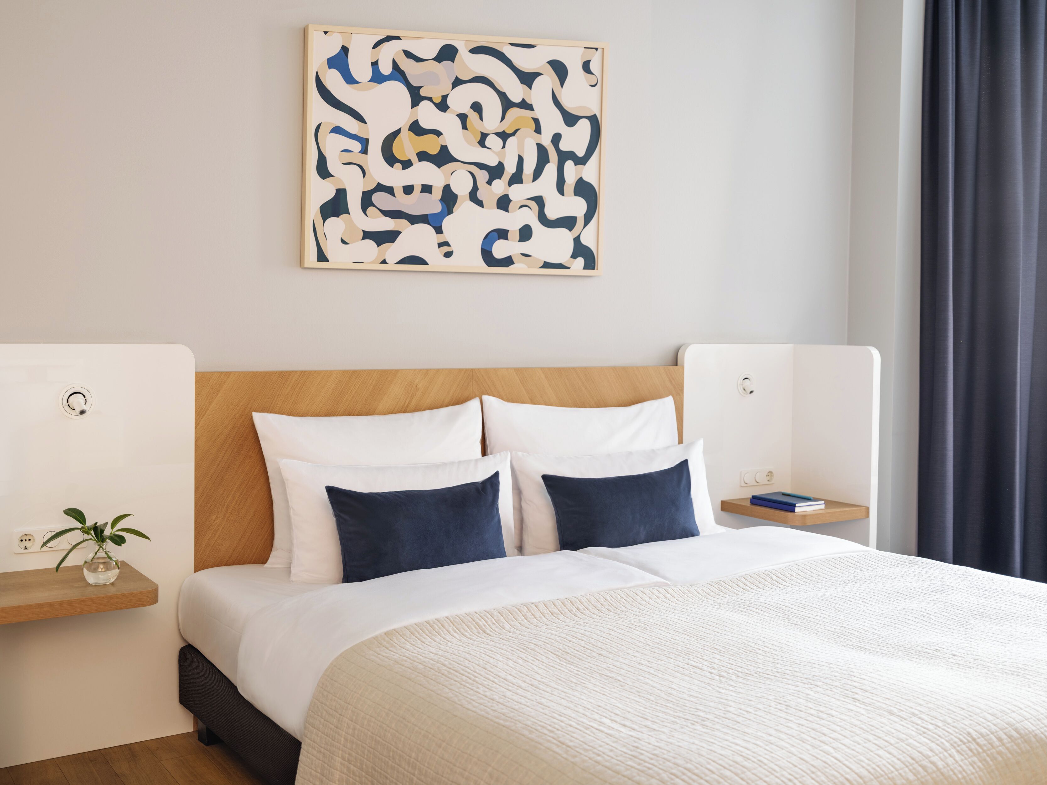 XL Studio, Kitchenette, Balcony and Sofa