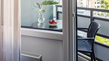 Medium Room with Balcony | Premium bedding, in-room safe, desk, laptop workspace