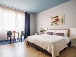 Medium Room with Balcony | Premium bedding, in-room safe, desk, laptop workspace - Numa Berlin Kudamm (Berlin)
