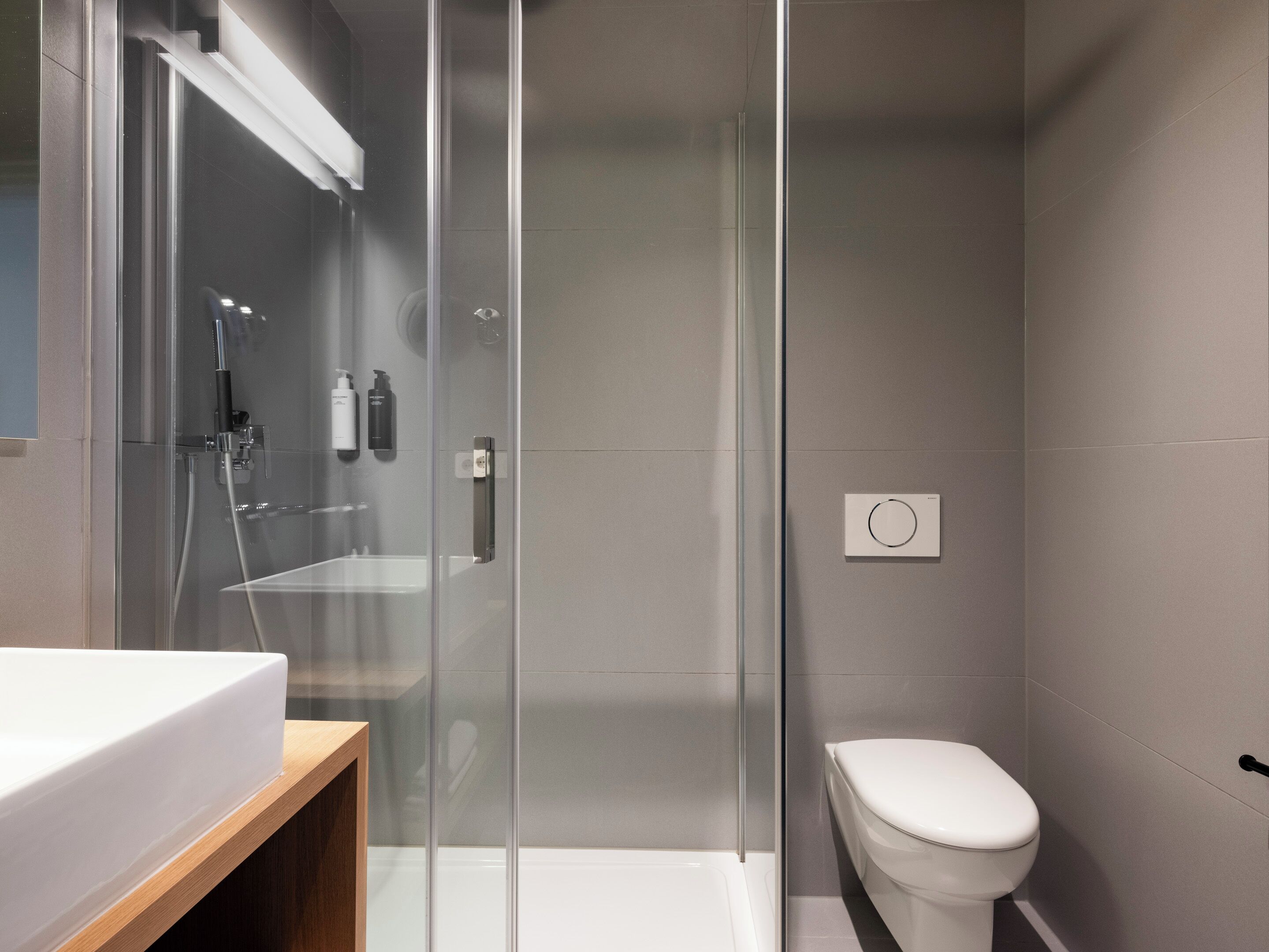 large room with balcony | bathroom | shower, free toiletries, hair dryer, towels