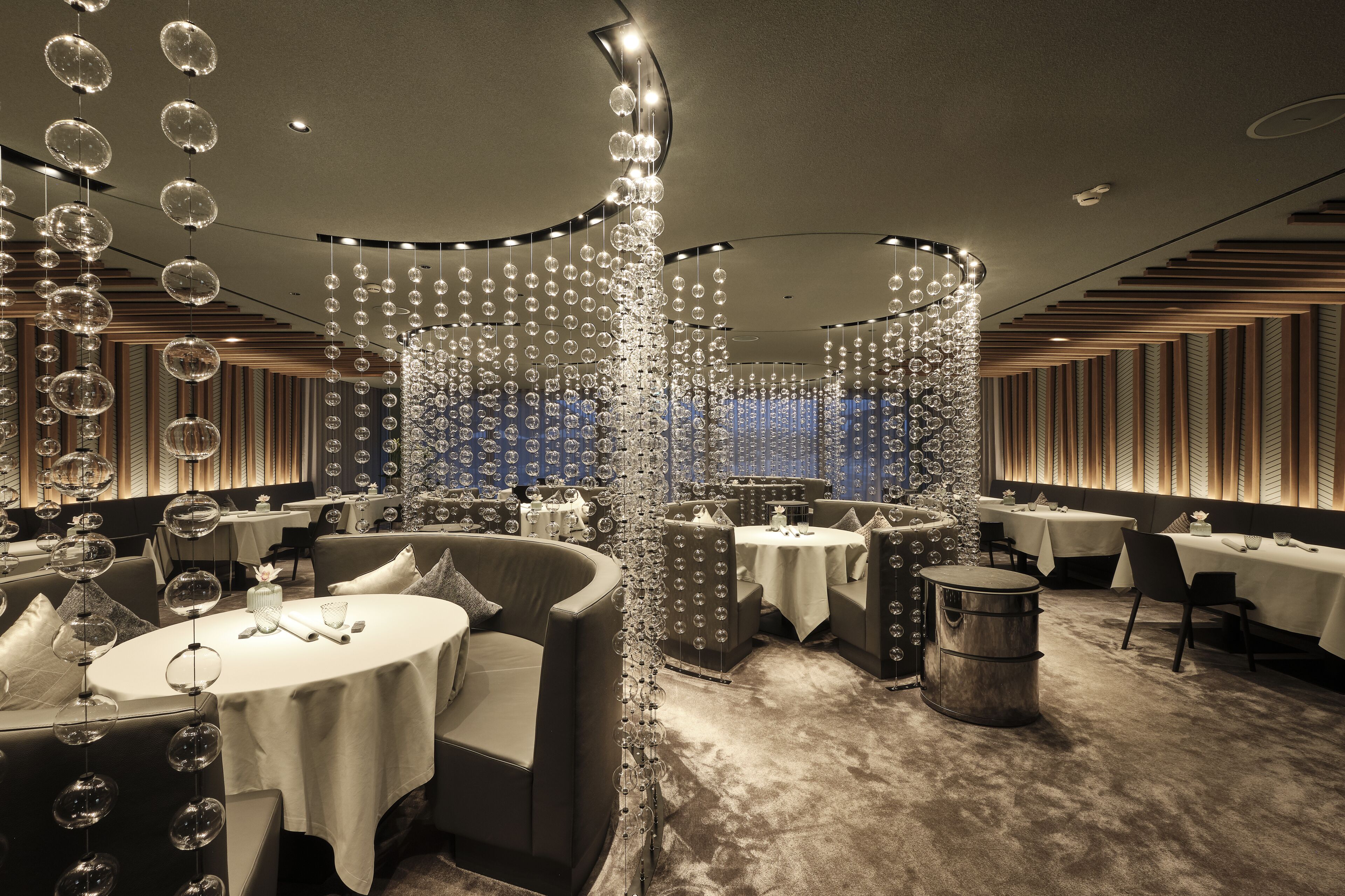 5 restaurants, dinner served, italian cuisine