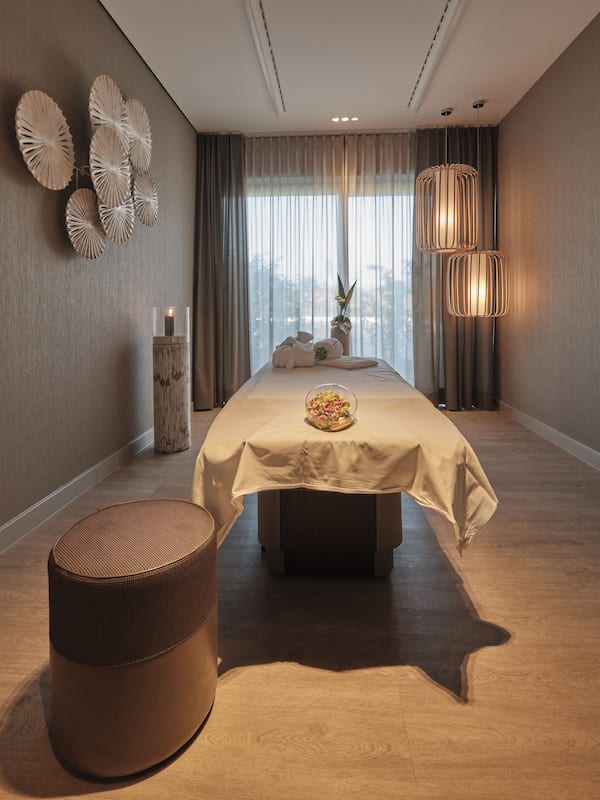 Outdoor treatment areas, sauna, hot tub, steam room, Turkish bath