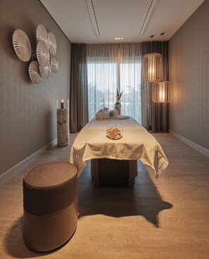 Outdoor treatment areas, sauna, hot tub, steam room, Turkish bath