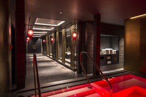 Outdoor treatment areas, sauna, hot tub, steam room, Turkish bath