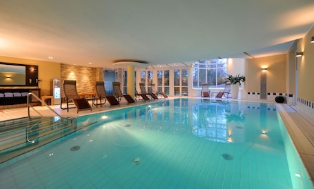 Una piscina techada. Hotel Caroline Mathilde