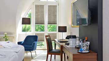 Comfort Double Room | Hypo-allergenic bedding, minibar, in-room safe, desk