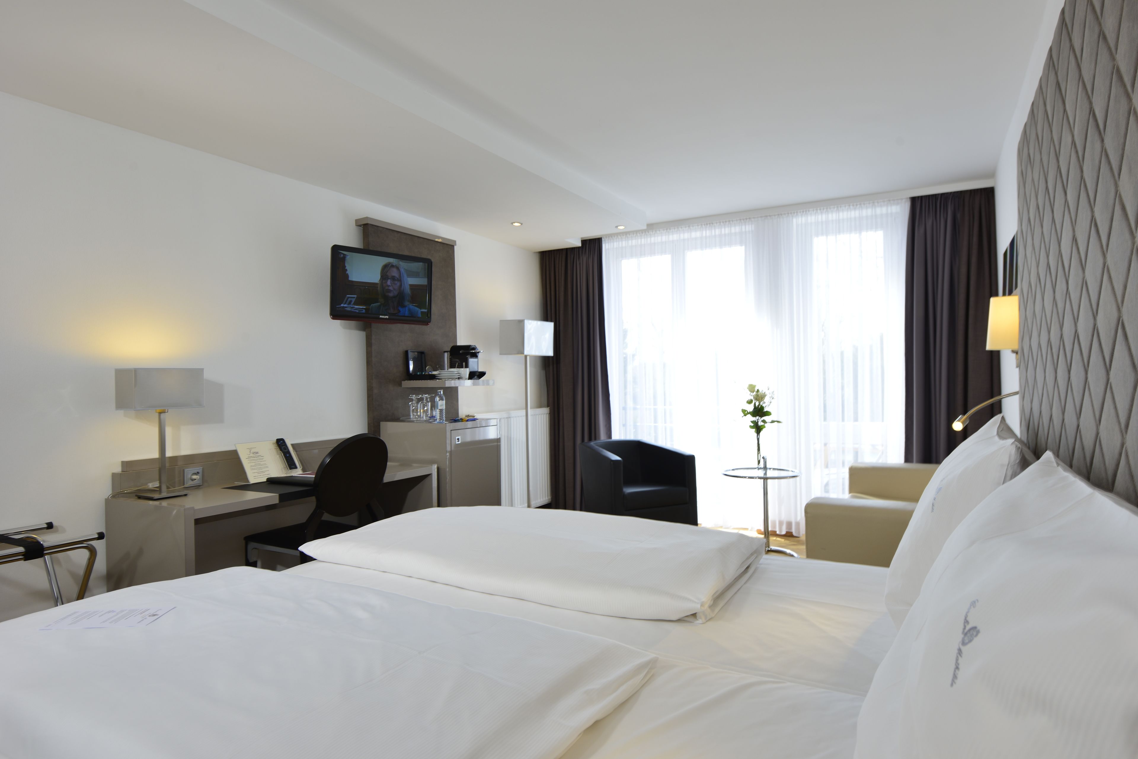 business double room | hypo-allergenic bedding, minibar, in-room safe, desk