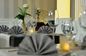 Ze serveren er ontbijt, lunch en diner 
