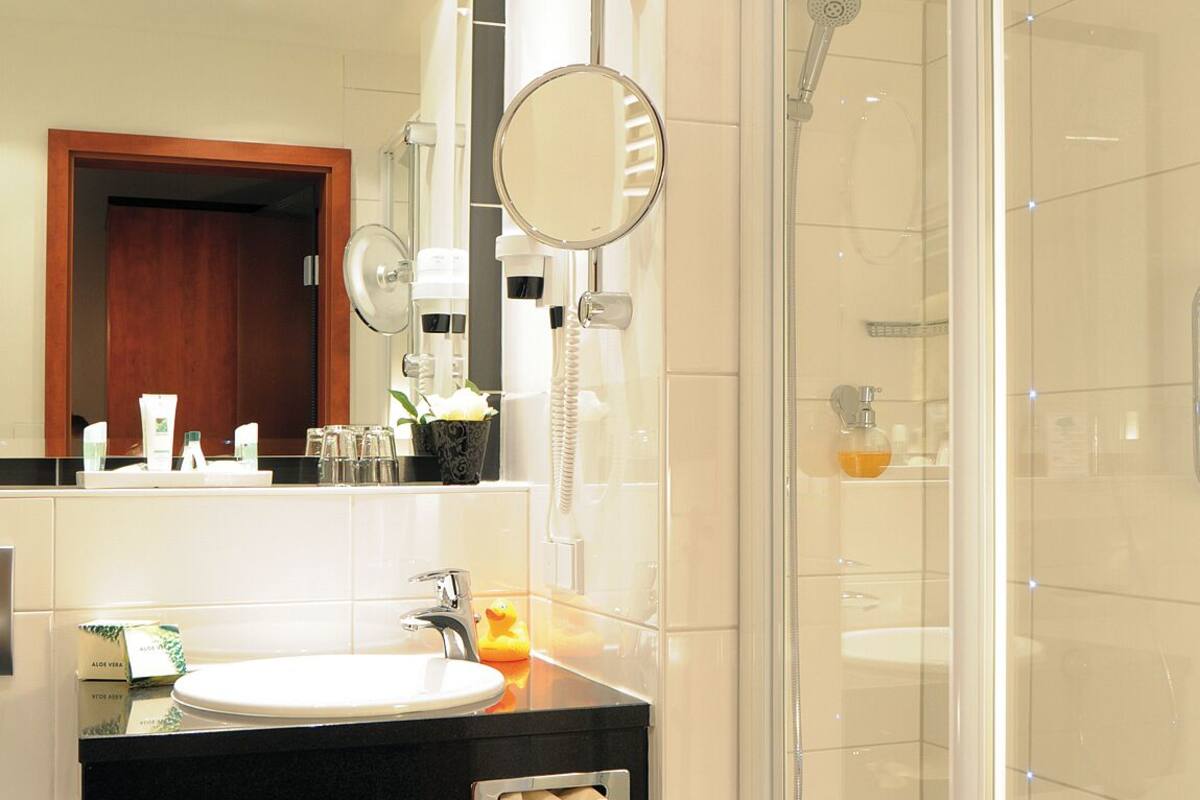 hypo-allergenic bedding, minibar, in-room safe, desk