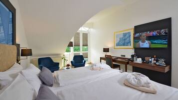 Comfort-dobbeltværelse | Allergivenligt sengetøj, minibar, pengeskab på værelset, skrivebord