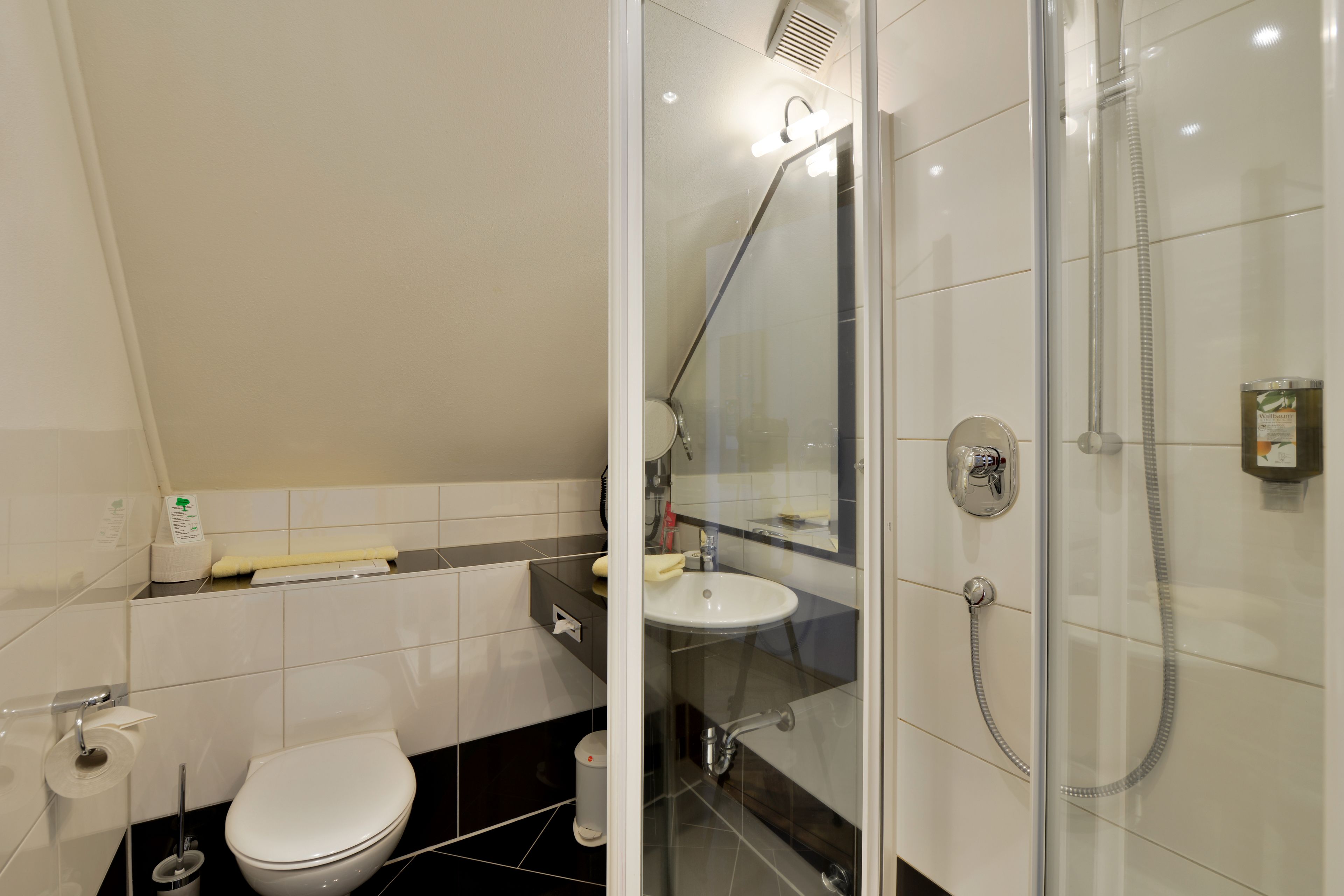 business single room | hypo-allergenic bedding, minibar, in-room safe, desk