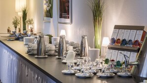 A buffet setup with various dishes, a coffee station, and a menu board. - Hesse Hotel Celle (Celle)