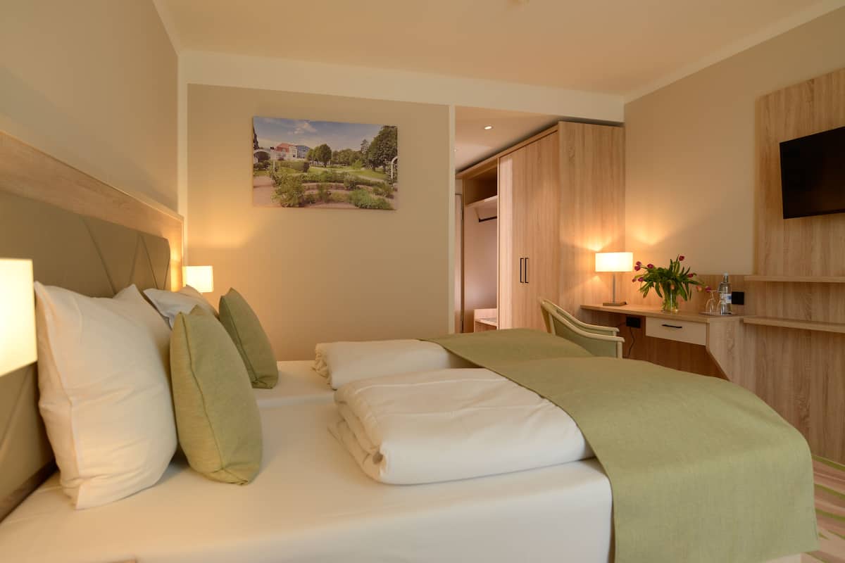 Hypo-allergenic bedding, in-room safe, individually furnished, desk