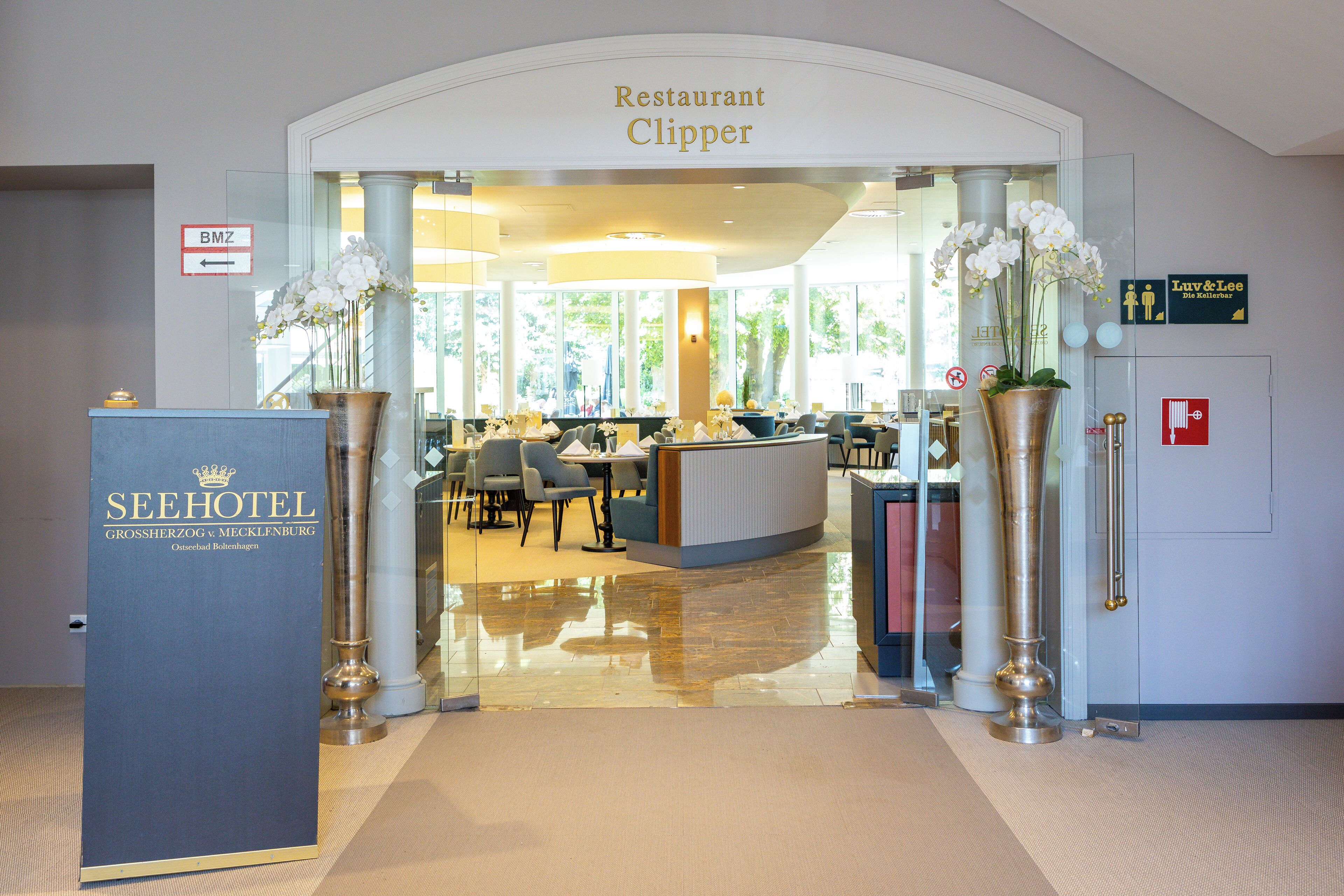 breakfast, dinner served; local cuisine, garden views